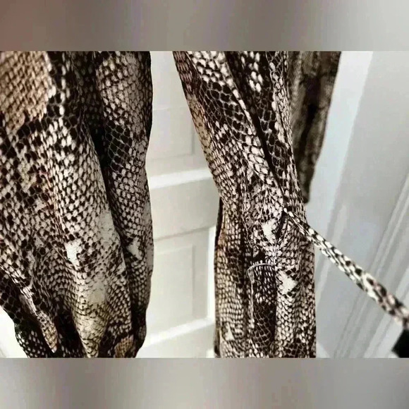 NWT New York & Co Wrap around‎ dress - Picture 7 of 9